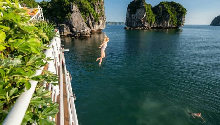 Day Cruise Lan Ha Vietnam crociera in giornata nuotare